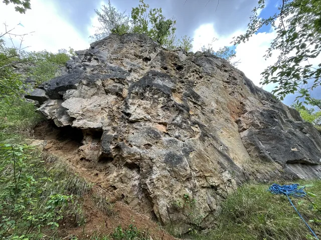 Děravá stěna